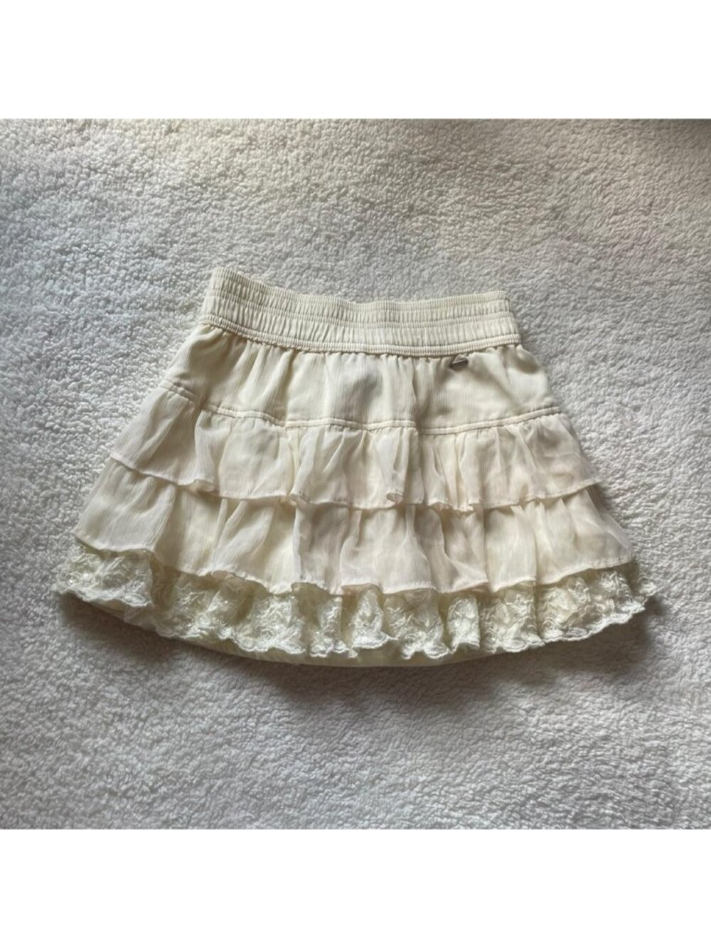 2000s Gilly Hicks white ruffled skirt soft lacy trim